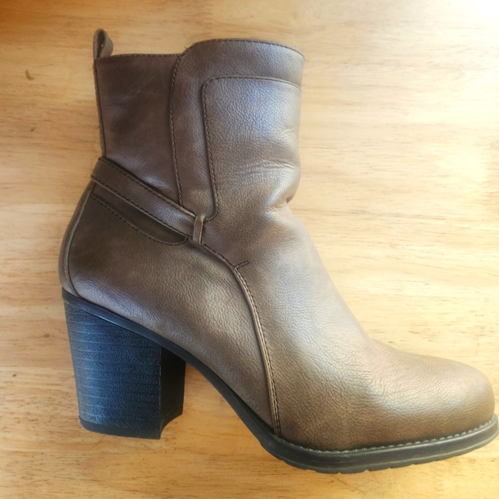 Naturalizer Ankle Boots